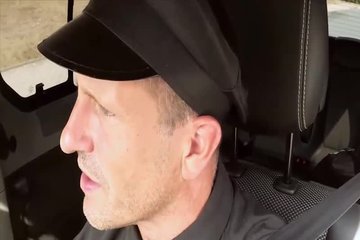 Длинноногая азиатка трахается раком с таксистом