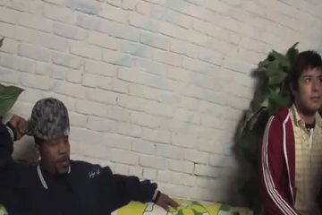 Зрелая дама ебется с негром и глотает кончу
