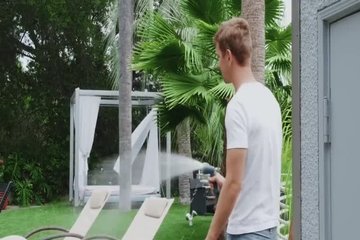Садовник жестко ебет сочную домработницу