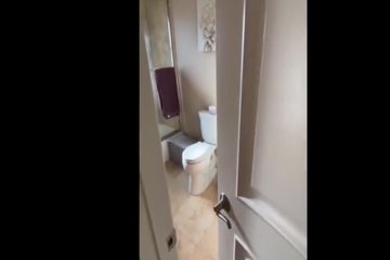 Снимает на телефон секс с подружкой в ванной комнате