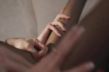 Худая рыжая красотка Энди Рай жестко трахается с мужиком в присутствии своего возлюбленного