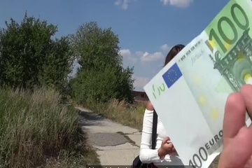 Смуглая телка пропустила свой автобус из-за секс за деньги