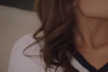 Красивая студентка Zoe Bloom соблазнила репетитора на анальный секс дома