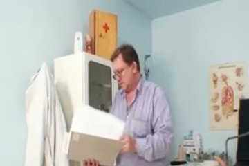 Гинеколог подрочил бабе у себя на приёме