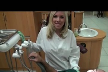 Сама вручила ему камеру