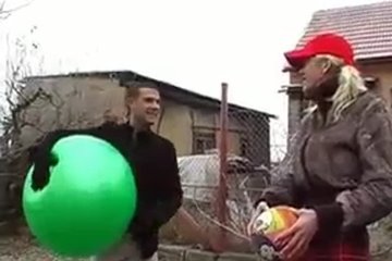 Телочка не против продолжить знакомство в постели