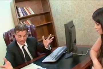 Сразу видно что ей очень нужна эта работа