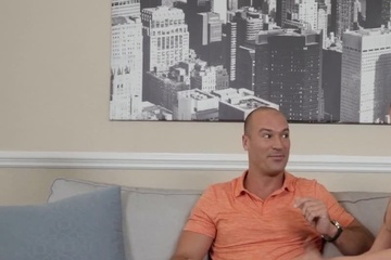 Отчим жестко ебет худенькую падчерицу Izzy Lush, приковав наручниками к двери