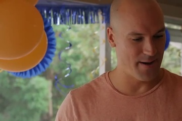 Парень в костюме панды жестко трахнул грудастую мамочку Cory Chase на вечеринке