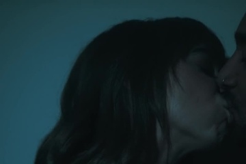 ХУдые шлюшки Riley Reid, Gabbie Carter и Vicki Chase устроили оргию во время хоум пати