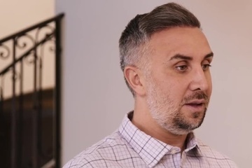 Мужик удовлетворил сексуальные желания двух бестий