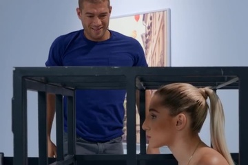 Парень жестко трахает в анал сексуальную рабыню Abella Danger в клетке