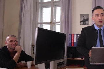 Два мужика устроили вечер садо мазо с грудастой блондинкой Barbie Sins