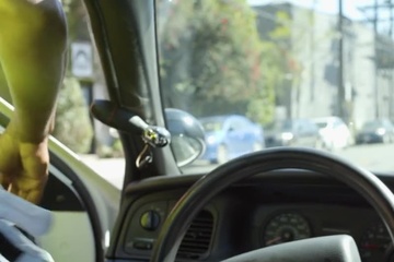 Таксистка после работы жестко поебалась с чернокожим укладчиком асфальта