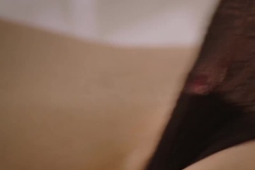 Худышка Jane Wilde сосет огромную елду негра перед трахом в попку