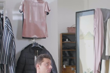 Худышка в магазине занялась сексом с парнем и с консультанткой