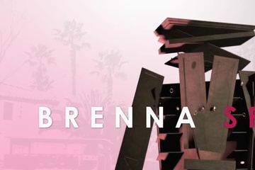 Похотливая женушка Brenna Sparks нашла утешение верхом на большом члене грузчика