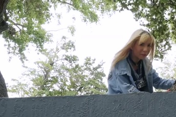 Телку в походе согрел не костер, а страстный секс