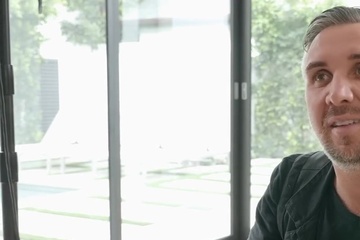 Жопастая милфа перед встречей с мужиком надела лучшее белье