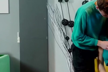 Идеальные сиськи свели беднягу с ума