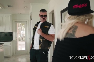 Усатый Чарлз снова не подкачал: Kenzie Taylor довольна!