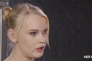 Милашка дососала леденец и переключилась на член