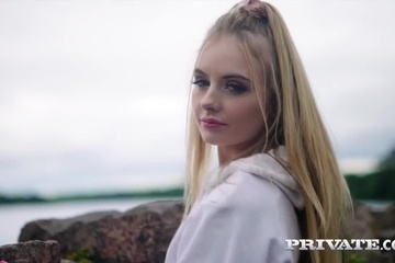 Горничная дает во все дырки не потому, что ей нужны деньги, а потому, что не умеет отказывать!