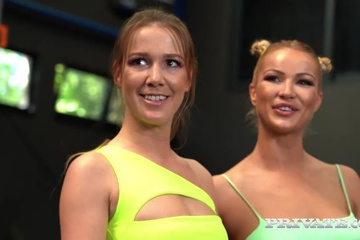 Спортивное безобразие впятером прямо посреди качалки