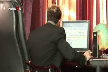 Секретарша готова исполнить любое желание своего боса