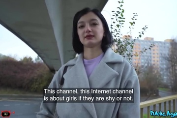 Пикапер заманил красотку в подсобку и поимел её за деньги
