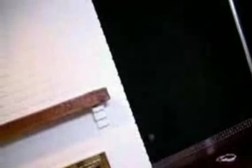 Блондинка вертится на шесте
