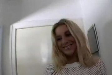 Анна решилась на групповой секс