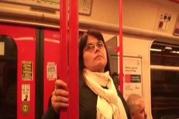 Старая толстая тётка закадрила мачо парнишку