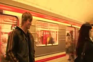 Старая толстая тётка закадрила мачо парнишку