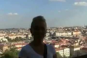 Блондинка будет жарко сосать жезл