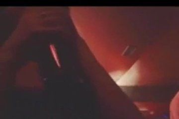 Таким образом её ещё никто не ебал в туалете