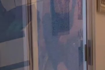 Встретил ночную гостью как полагается