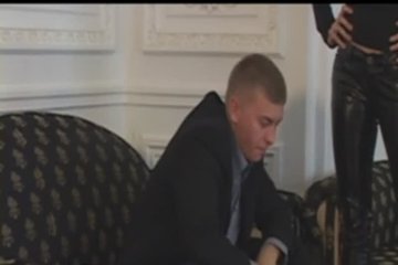 Две горячих девушки и удачливый парнишка